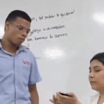 Profesora genera lágrimas en clase con dinámica sobre el amor a las madres