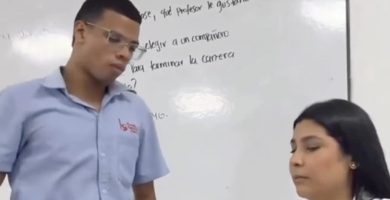 Profesora genera lágrimas en clase con dinámica sobre el amor a las madres