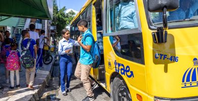 Gobierno evalúa incluir a colegios privados en transporte escolar TRAE