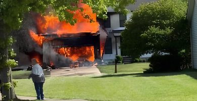 VIDEO: Dos muertos tras avión estrellarse contra una casa en Ohio; residentes de la vivienda resultan ilesos