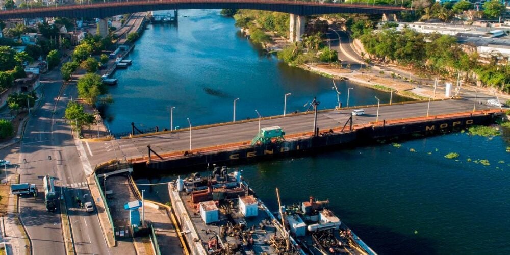 Puente Flotante será cerrado este sábado para dar paso a tres embarcaciones