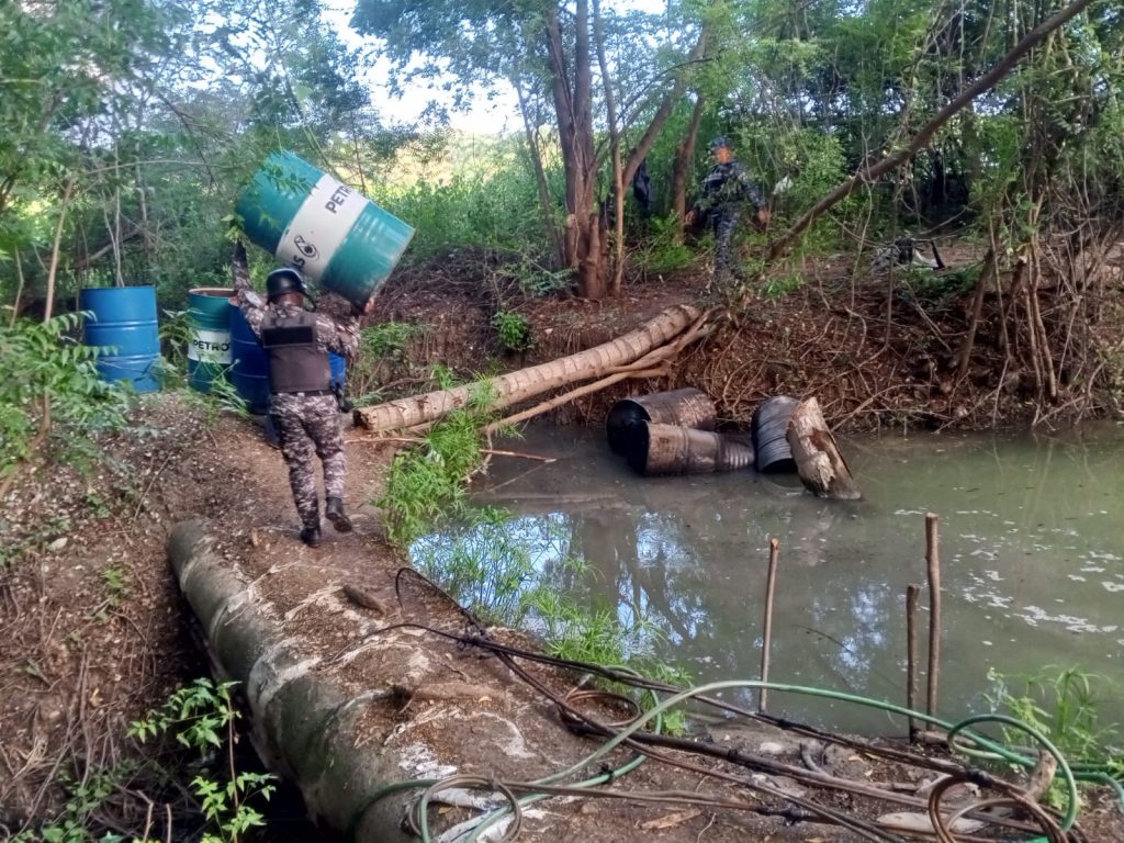Cero romo malo: desmantelan fábrica de bebidas adulteradas en Bahoruco