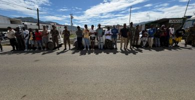 VIDEO: Interceptan tres vehículos con 19 haitianos ilegales en Constanza