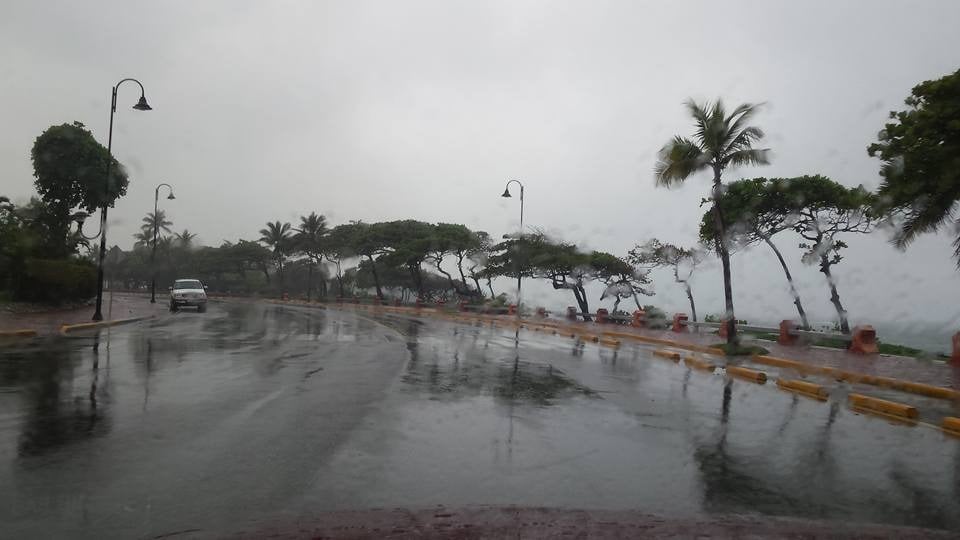 Saque su sombrilla: fuertes aguaceros por vaguada y onda tropical en las próximas horas