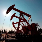 El petróleo de Texas sube un 4 %, hasta 105,42 dólares, con la vista puesta en Irán