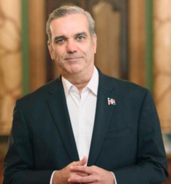 Presidente Luis Abinader arribó a Miami para recibir el premio Campeón de la Libertad