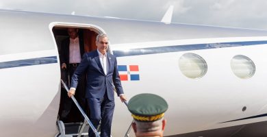 Presidente Abinader regresa al país tras concluir agenda de trabajo en Miami