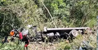 Dos aparatosos accidentes en un día dejan muertos y heridos en el tramo Jarabacoa-La Vega