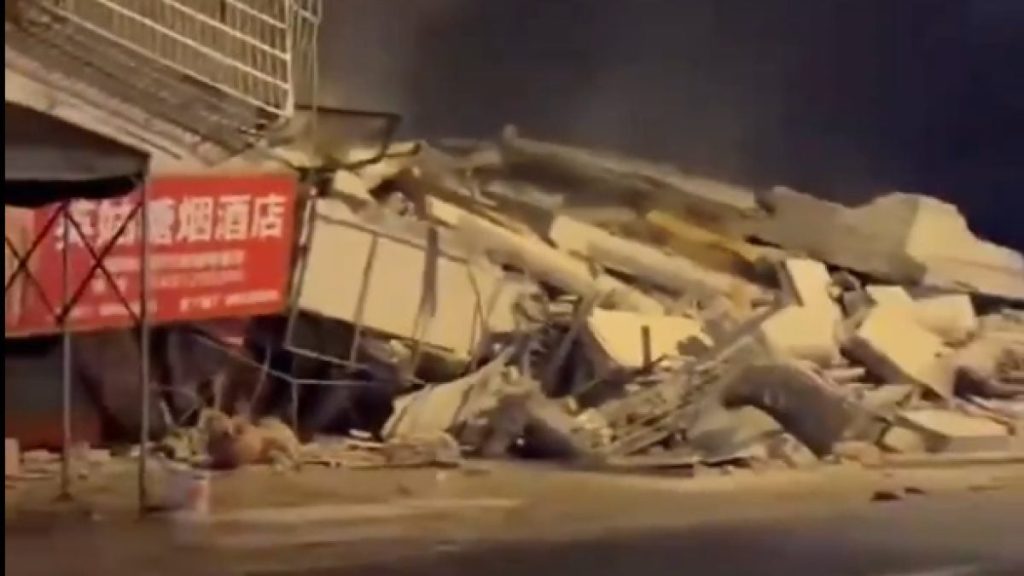 VIDEO: Terremoto de magnitud 5,2 deja tres desaparecidos y cuatro heridos en el sur de China
