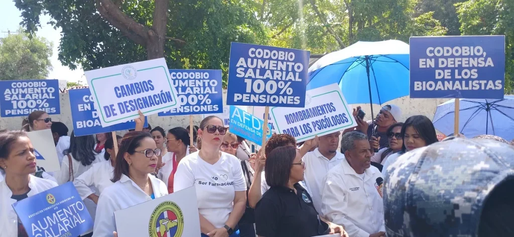 Gremios de salud paralizan hospitales y se lanzan a las calles contra el Gobierno