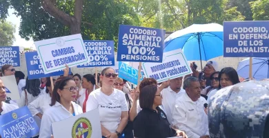Gremios de salud paralizan hospitales y se lanzan a las calles contra el Gobierno