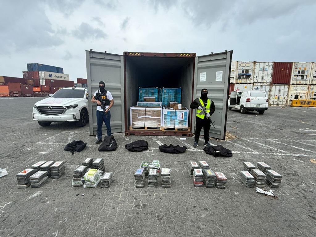 Incautan 120 paquetes de cocaína en operativo en el puerto Caucedo