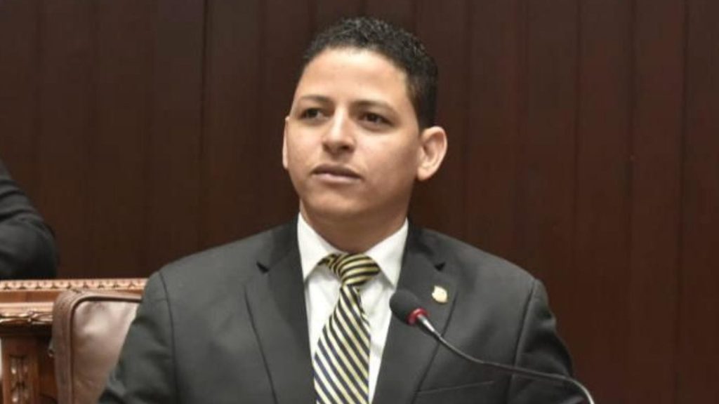 Diputado del PRM llama “fósiles” a dirigentes que buscan permanecer en la dirección del partido