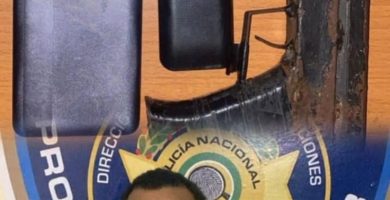 VIDEO: Madre denuncia joven fue apresado sano y ahora lucha por su vida; acusa al DICRIM de brutal golpiza en Azua