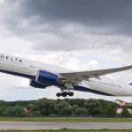 Pasajeros presentan náuseas y mareos en vuelo Santiago–Nueva York y aeronave regresa a Santiago