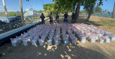 Incautan cargamento de 978 paquetes de presunta cocaína y arrestan tres nevezolanos