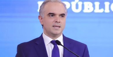 Ministro de Educación condena agresión a conductor de TRAE en Santo Domingo Oeste