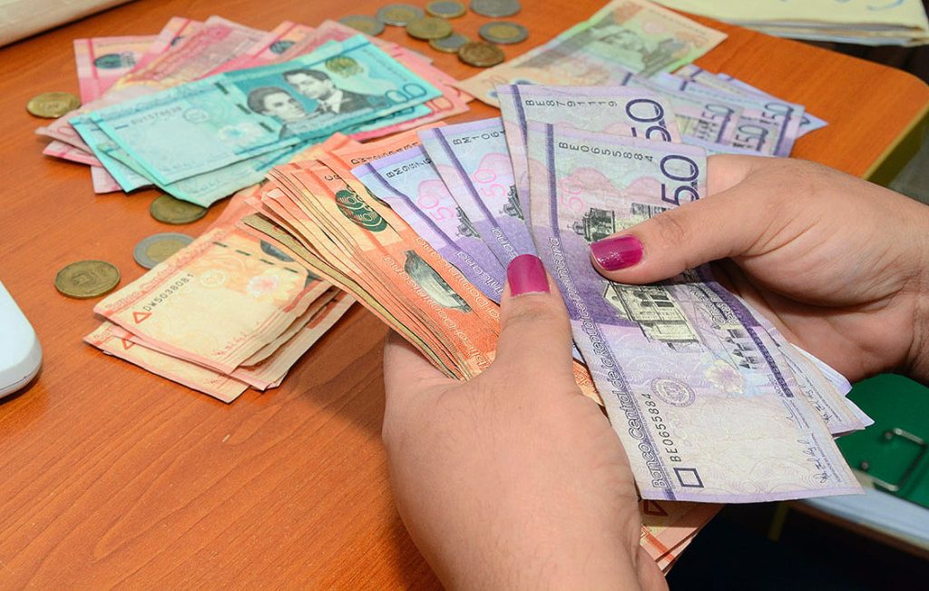 Reacciones al informe que establece que entre enero y abril de 2026 hubo reducción de circulación de dinero