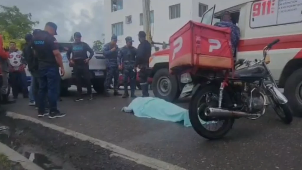 Investigan muerte a puñaladas de repartidor tras riña con compañero de trabajo en Santiago
