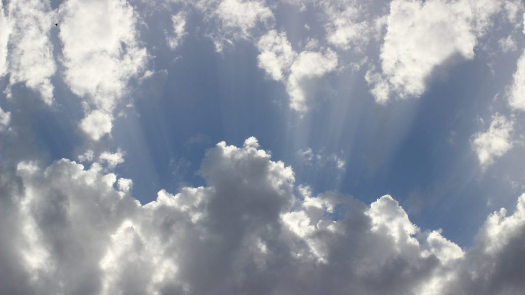 Ambiente con cielo claro y solo algunas lluvias dispersas para este viernes