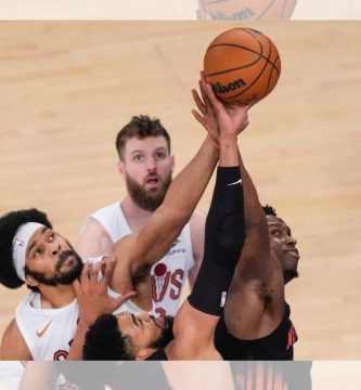 Knicks vencen a Cleveland y quedan a dos triunfos de las Finales de la NBA