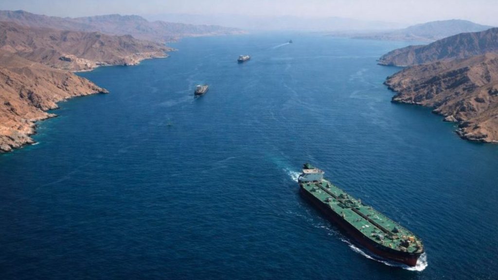 Irán permite el paso de 35 petroleros por el estecho de Ormuz