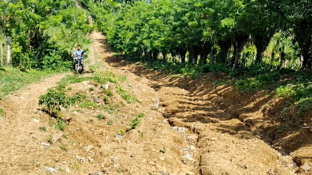 VIDEO: Comunitarios denuncian empresa constructora por supuestamente dañar sus vías