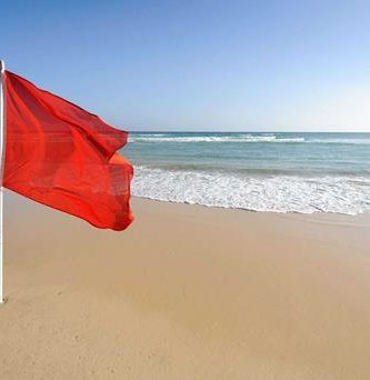 Alerta marítima: condiciones mejoran; COE invita a mantener la precaución por oleaje peligroso
