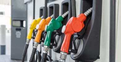 Gobierno mete la mano por tu bolsillo y congela precios de los combustibles