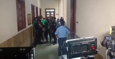 Imponen un año de prisión preventiva a diez acusados por presunto fraude de RD$200 millones al BHD