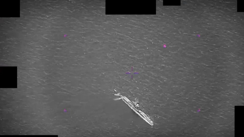 El Pentágono publica imágenes de ovnis rondando submarino estadounidense