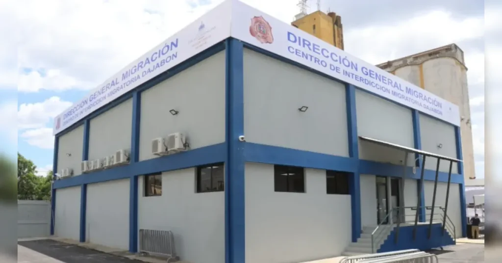 Dirección General de Migración intercepta ambulancia en Dajabón