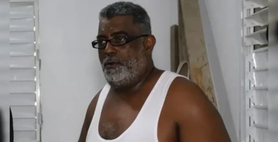 Hombre organiza ataúd en casa y su funeral listo