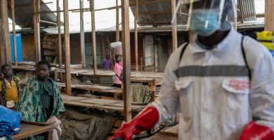 Unión Africana advierte riesgo en diez países por brote de ébola