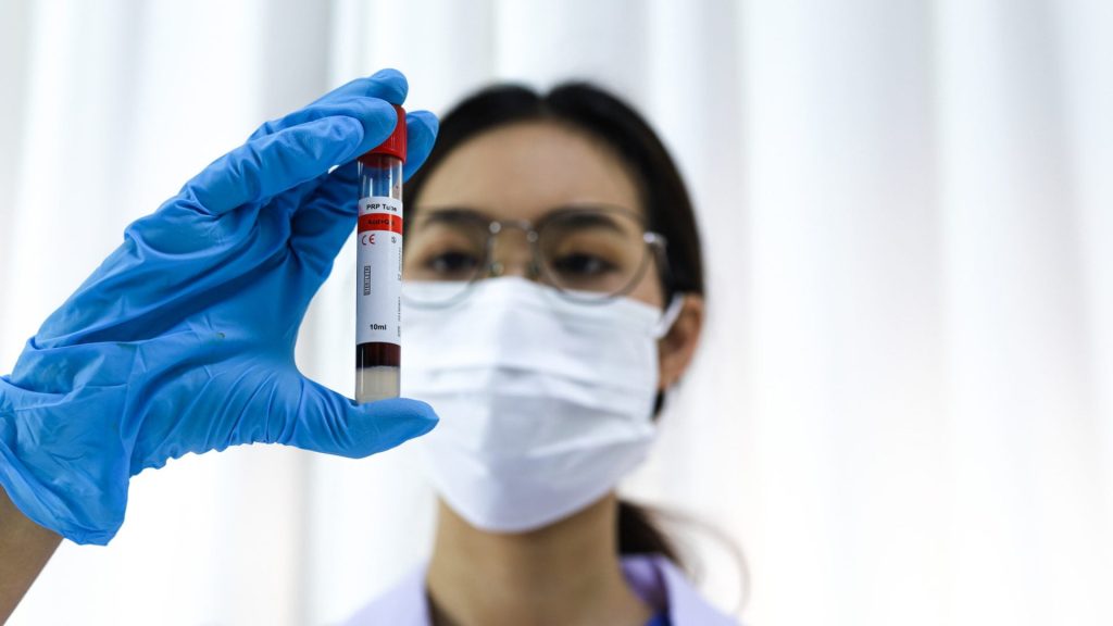 Neumólogos advierten confusión entre gripe y COVID-19 estaría aumentando contagios