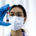 Neumólogos advierten confusión entre gripe y COVID-19 estaría aumentando contagios
