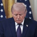Trump dice estar dividido entre un acuerdo o atacar a Irán