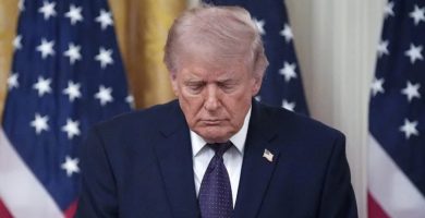 Trump dice estar dividido entre un acuerdo o atacar a Irán