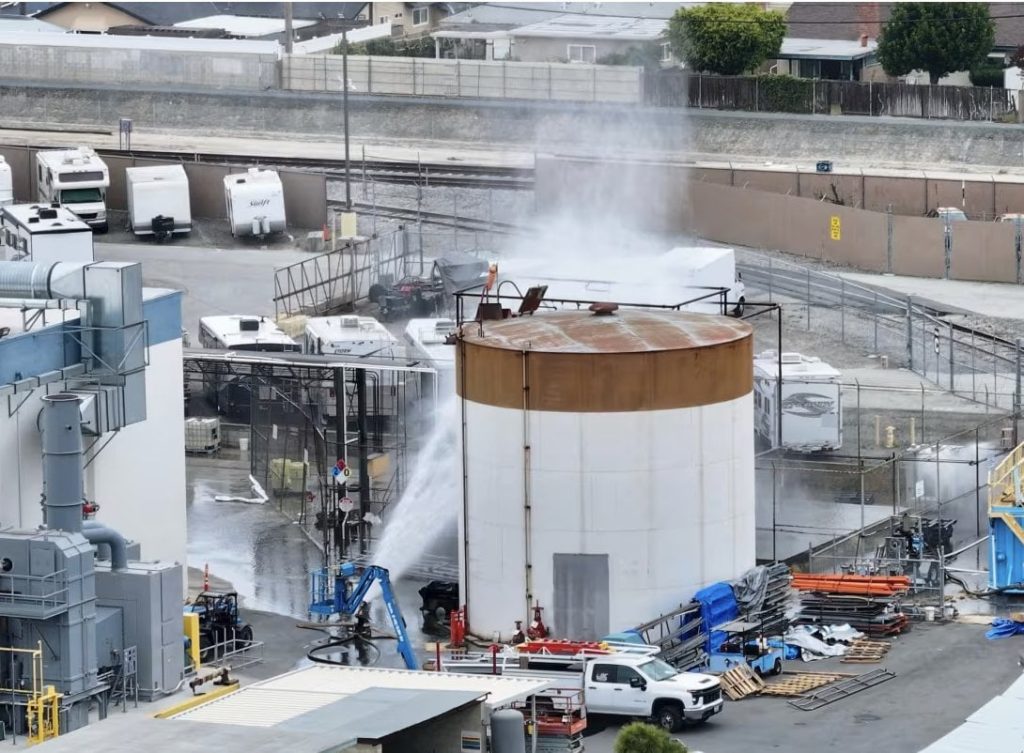 Declaran emergencia en California por riesgo de explosión química