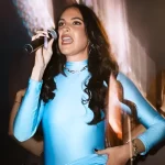 Popi Guerra debuta en vivo con emotiva presentación