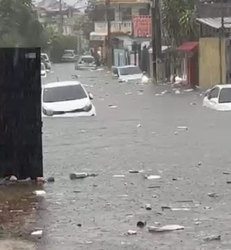 Fuertes lluvias provocan inundaciones en sectores del Gran Santo Domingo