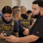 Estados Unidos propone multa de hasta USD 18,000 a migrantes con orden de deportación