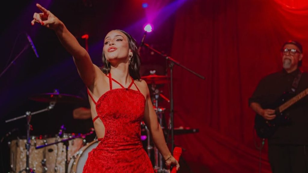 Zhamira Zambrano emociona a Santo Domingo con una noche llena de sentimientos y música