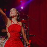 Zhamira Zambrano emociona a Santo Domingo con una noche llena de sentimientos y música