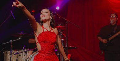 Zhamira Zambrano emociona a Santo Domingo con una noche llena de sentimientos y música