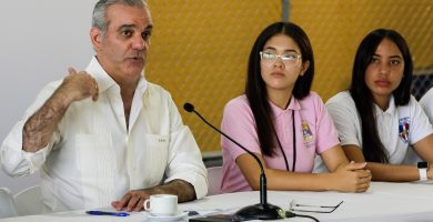 Se pierden becas internacionales cada año por baja participación estudiantil, según Abinader