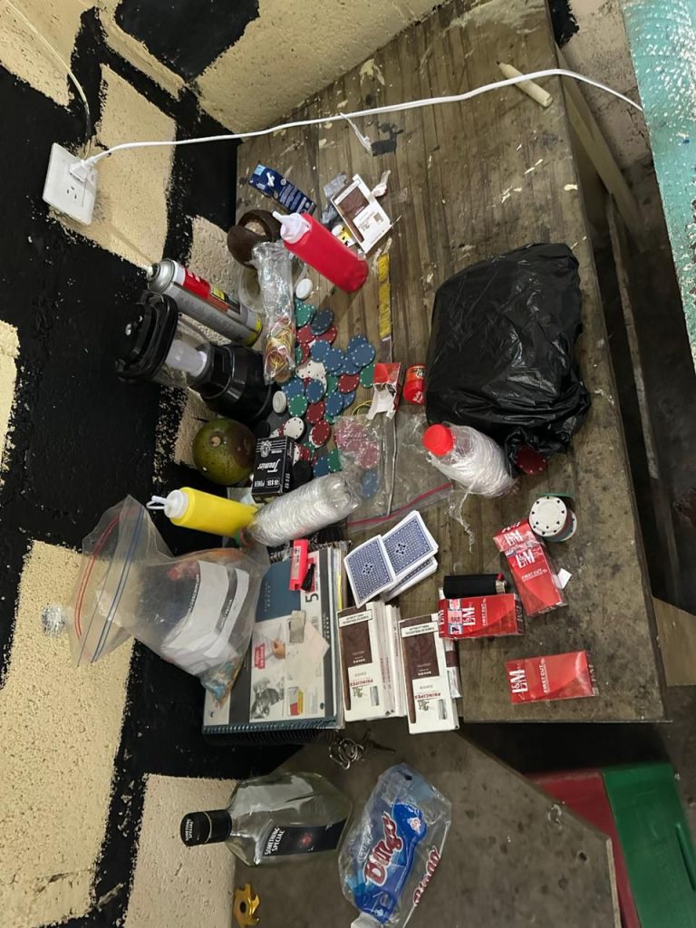 VIDEO:  Realizan allanamiento tras joven denunciar presunto punto de ventas de drogas en La Romana