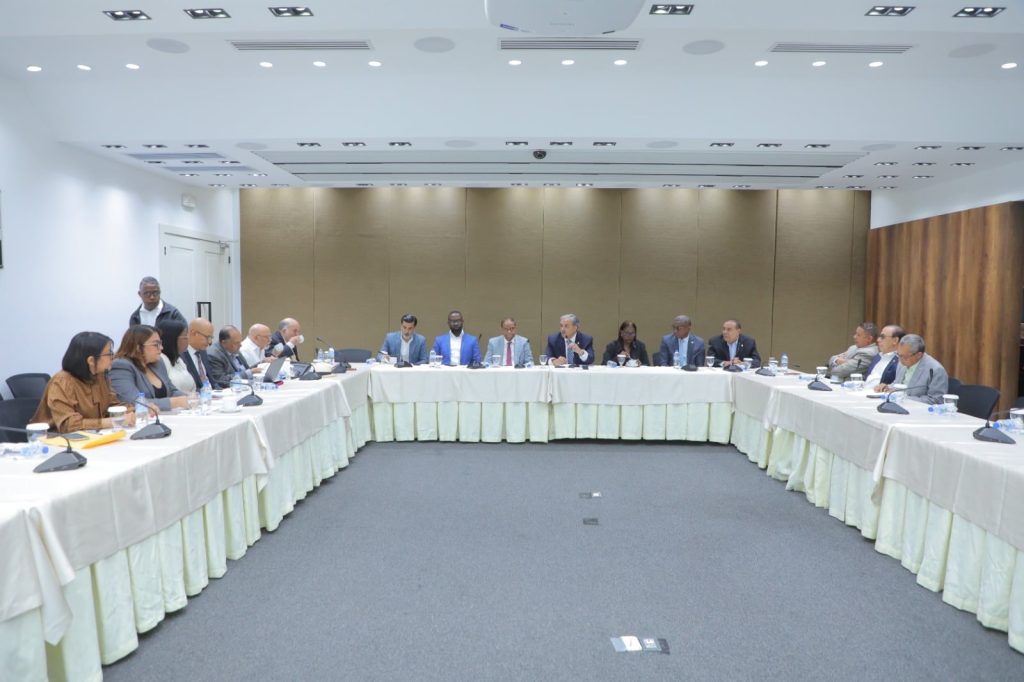 Diputados y JCE analizan proyecto para implementar el voto electrónico