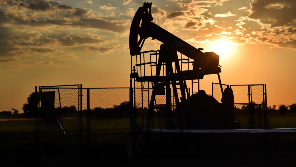 El Brent sube hasta los 98 dólares tras ataques de EEUU contra Irán