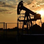 El Brent sube hasta los 98 dólares tras ataques de EEUU contra Irán